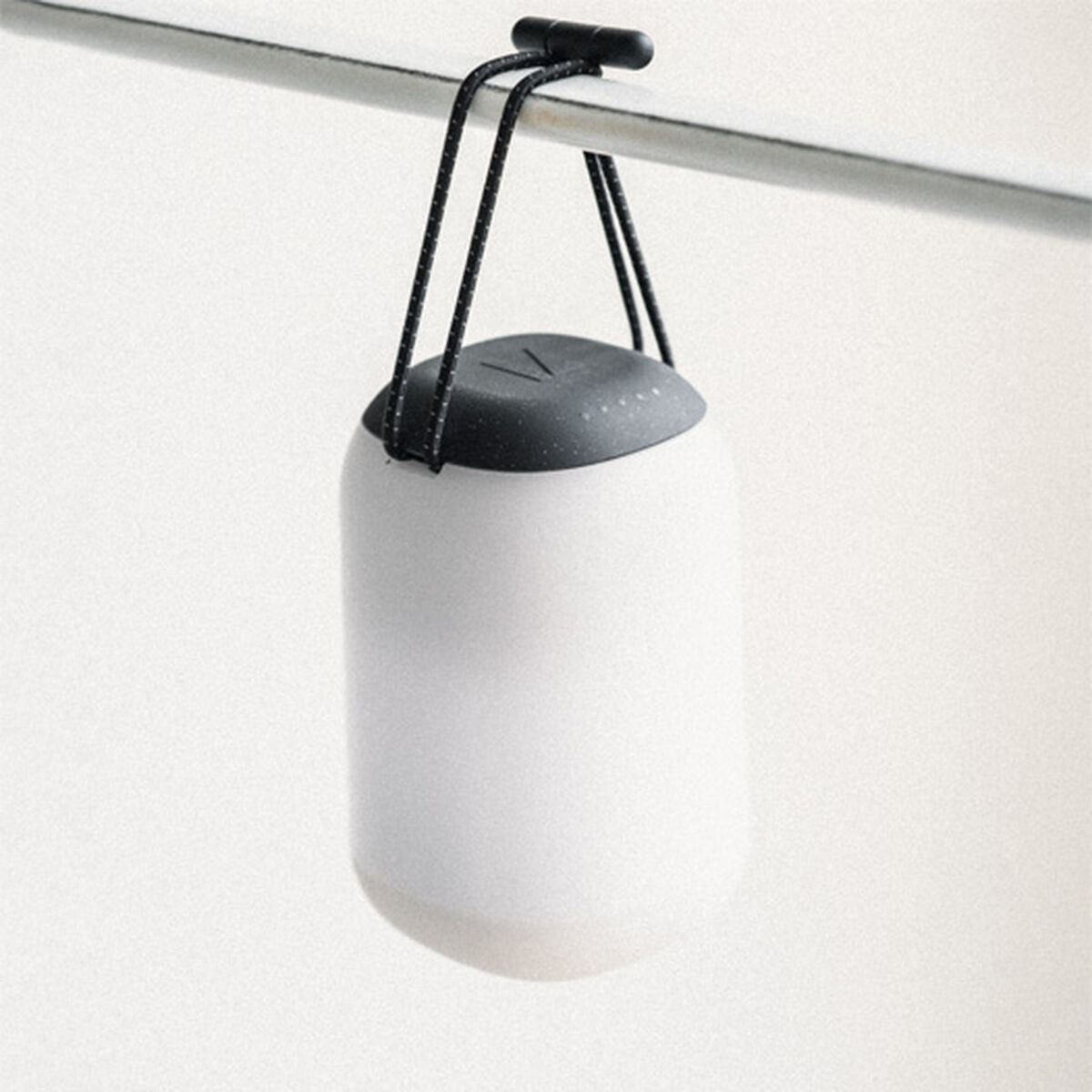 Get the perfect light for any situation! This 2-1 lantern and